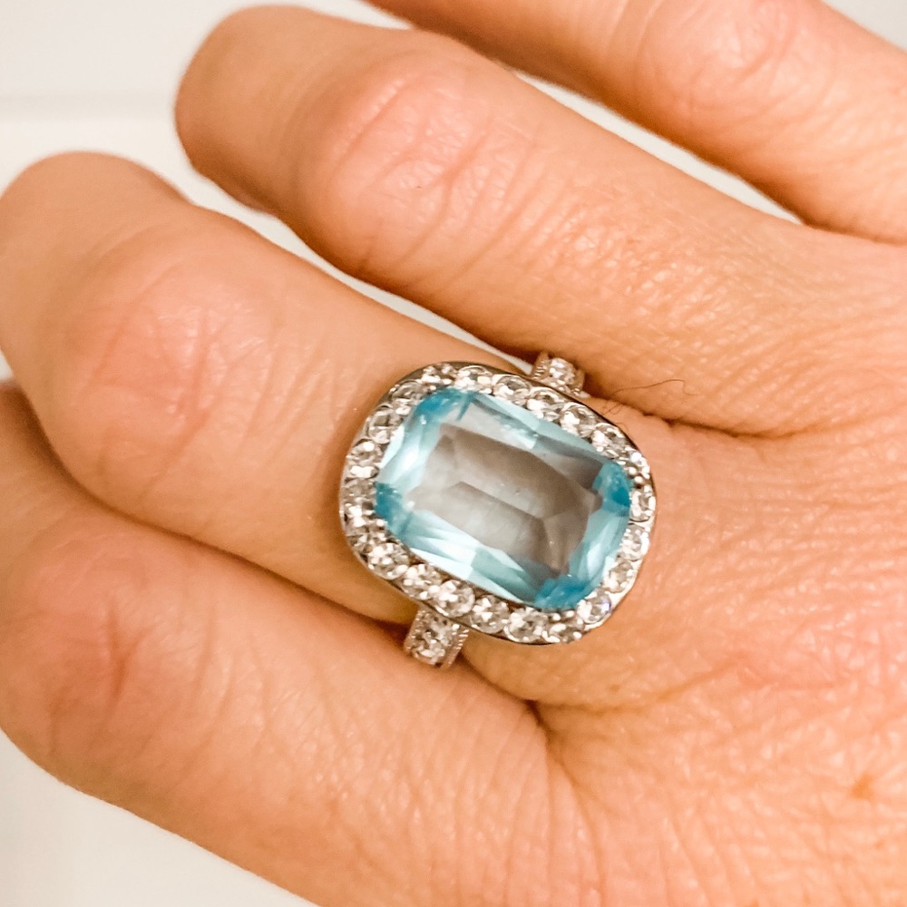 Aquamarine ring with 6 carat stone size 6